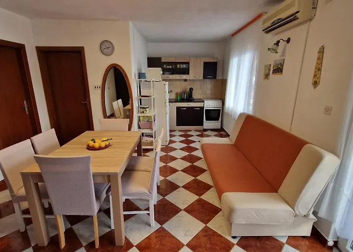 公寓 With Parking Space Mavarstica, Ciovo - 12435 特罗吉尔